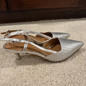 NWOB Nordstrom Rack Palmer Kitten Heel Sling back Pumps Women Shoes Silver Sz 7